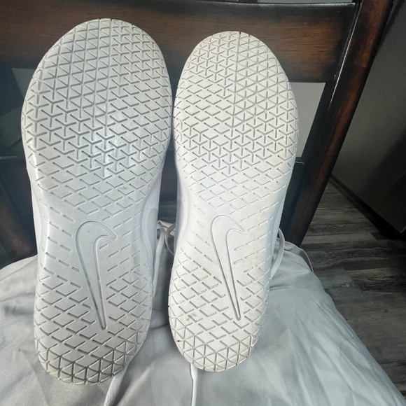 Women's Nike Sideline IV Cheerleading Shoes - Picture 5 of 7